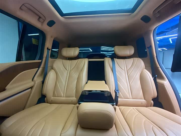 Фото 22 - BYD Yangwang U8