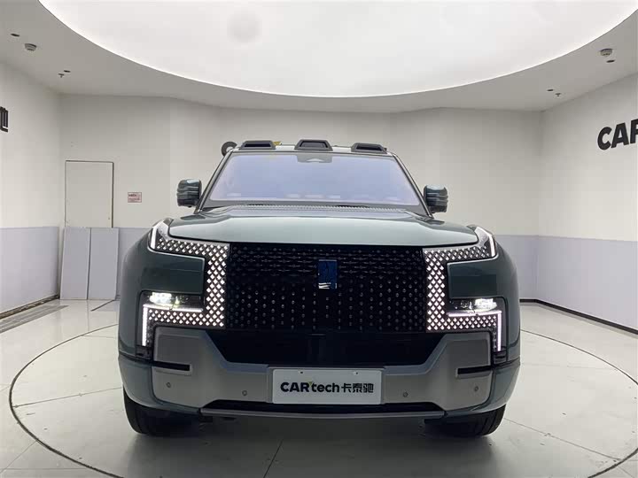 Фото 3 - BYD Yangwang U8