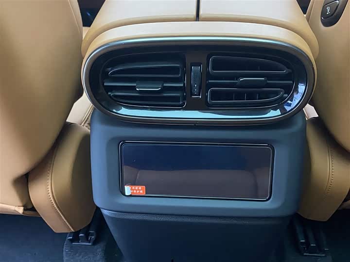 Фото 30 - BYD Yangwang U8