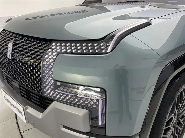 Фото 9 - BYD Yangwang U8