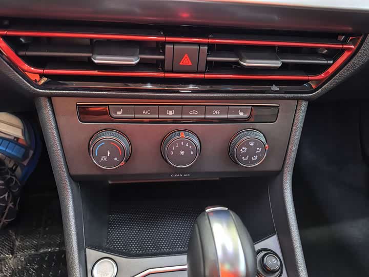 Фото 11 - Volkswagen Lavida