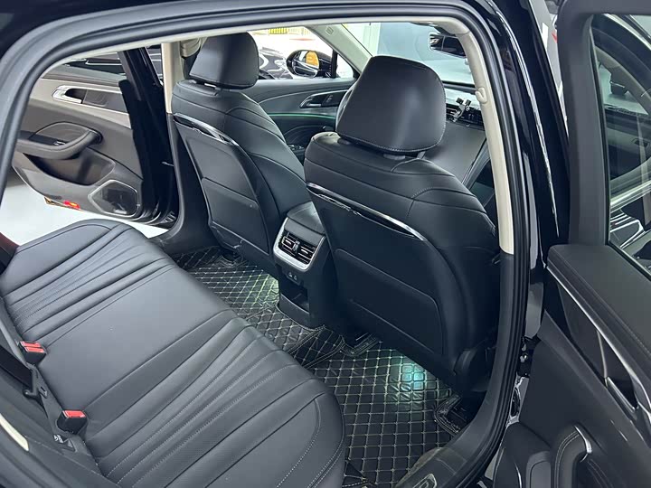 Фото 6 - Hongqi H5