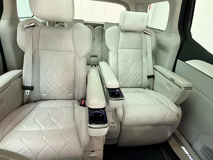 Фото 19 - Volvo EM90