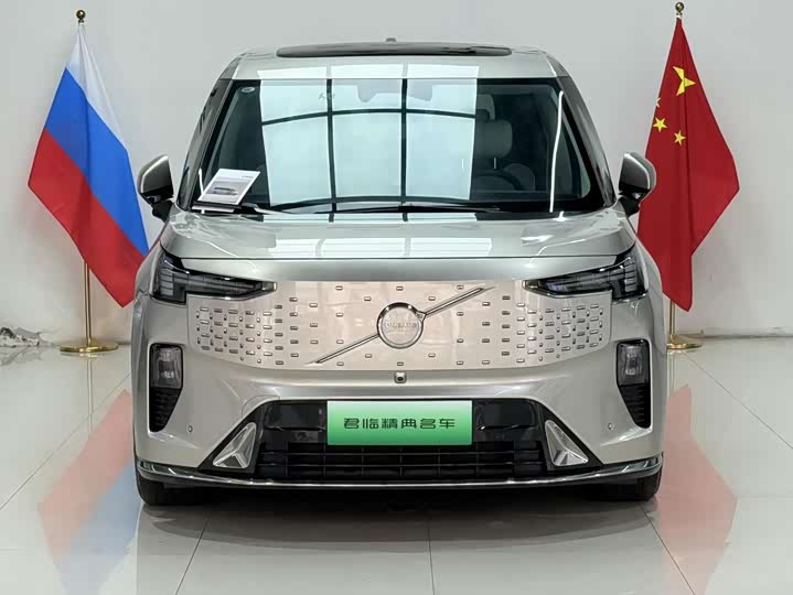 Фото 2 - Volvo EM90