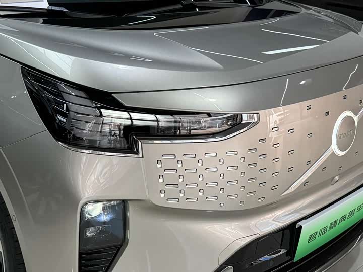 Фото 26 - Volvo EM90