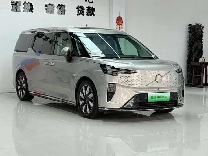 Фото 3 - Volvo EM90