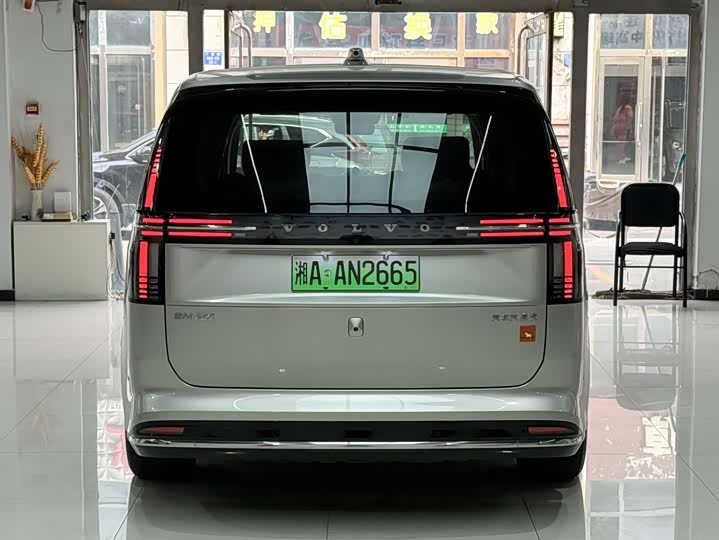 Фото 6 - Volvo EM90