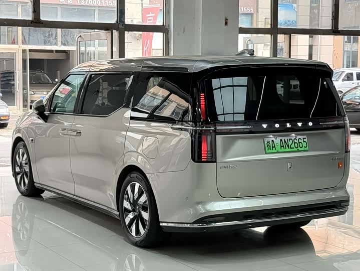 Фото 8 - Volvo EM90