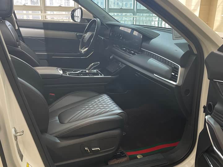 Фото 10 - Bestune T99