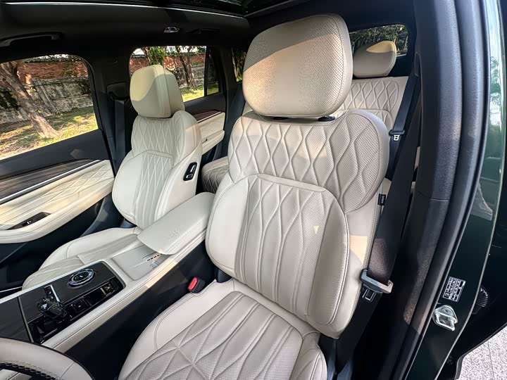 Фото 11 - Geely Monjaro