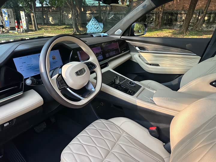 Фото 12 - Geely Monjaro