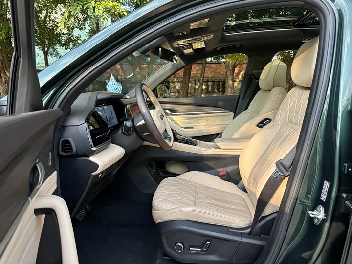 Фото 13 - Geely Monjaro