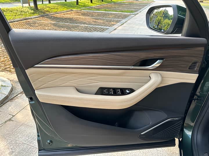 Фото 20 - Geely Monjaro