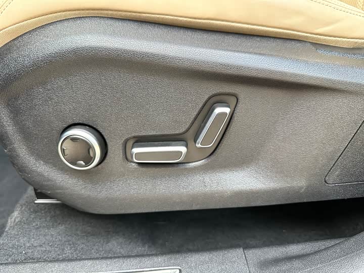 Фото 21 - Geely Monjaro