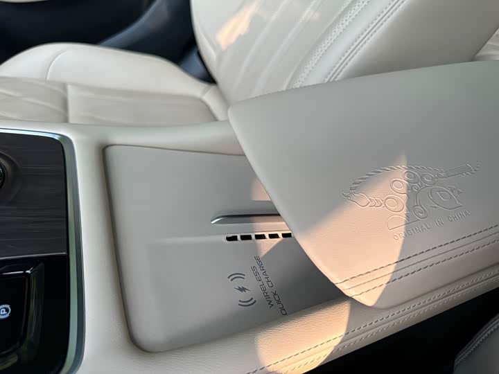 Фото 25 - Geely Monjaro