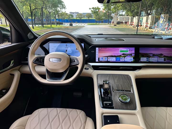 Фото 32 - Geely Monjaro