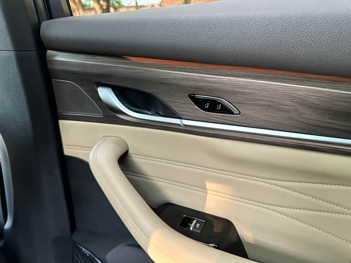 Фото 34 - Geely Monjaro