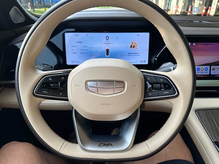 Фото 36 - Geely Monjaro