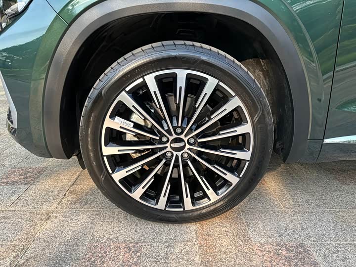 Фото 37 - Geely Monjaro