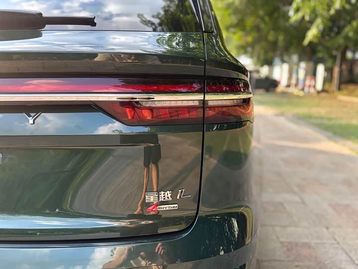 Фото 9 - Geely Monjaro