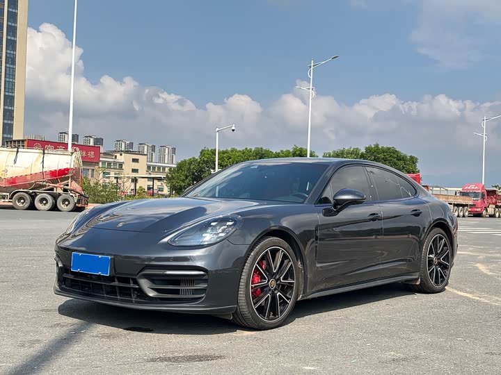 Фото 1 - Porsche Panamera
