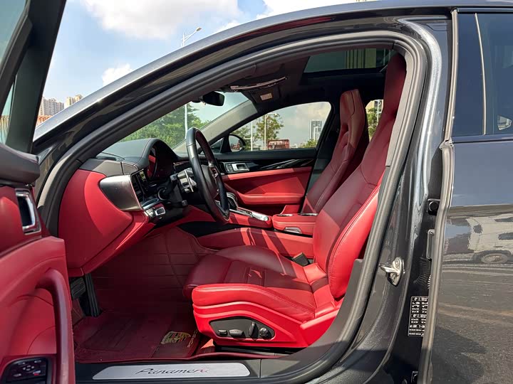 Фото 2 - Porsche Panamera