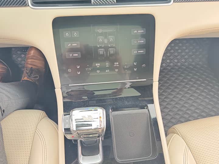 Фото 17 - LiXiang One