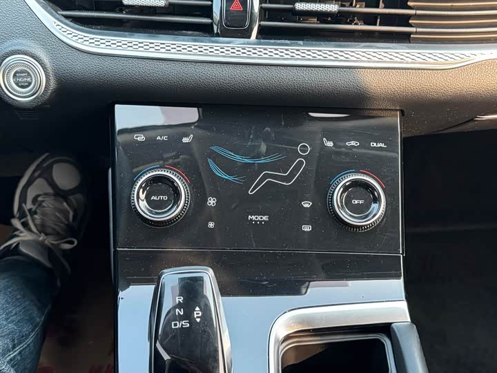 Фото 11 - Bestune B70