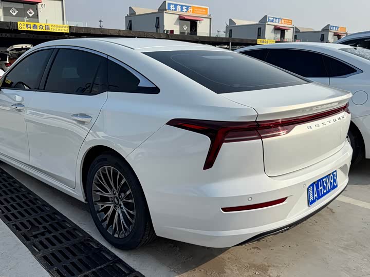 Фото 4 - Bestune B70