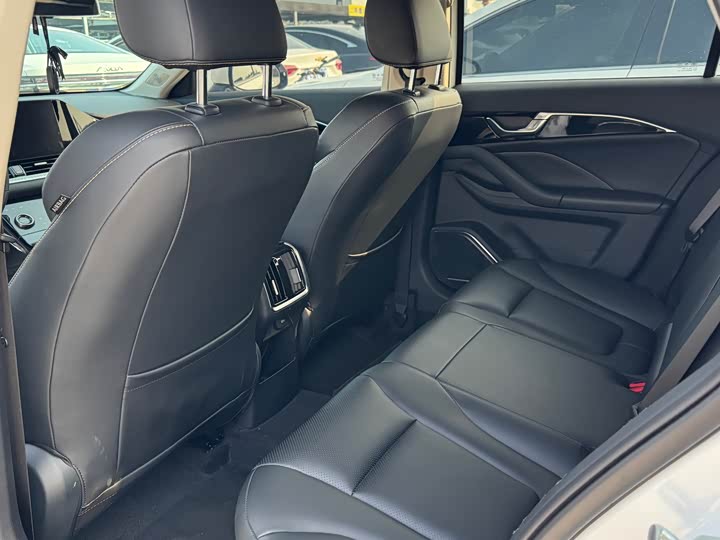 Фото 8 - Bestune B70