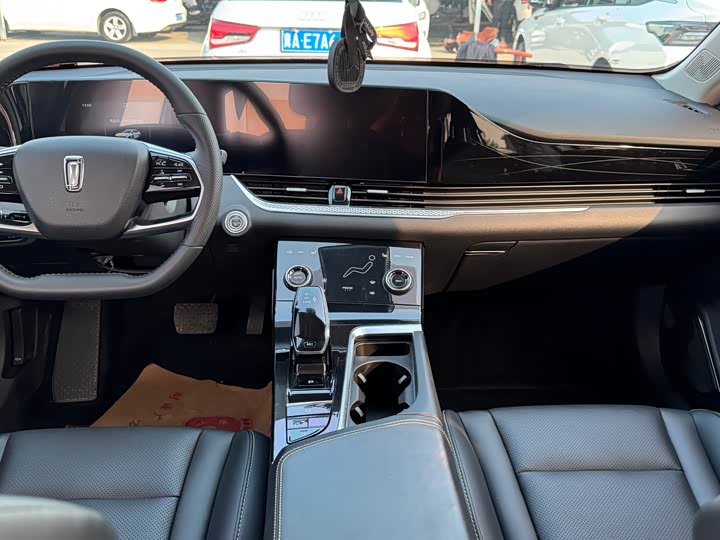 Фото 9 - Bestune B70