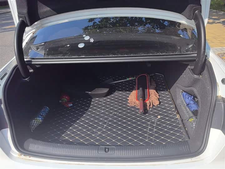 Фото 10 - Audi A4L