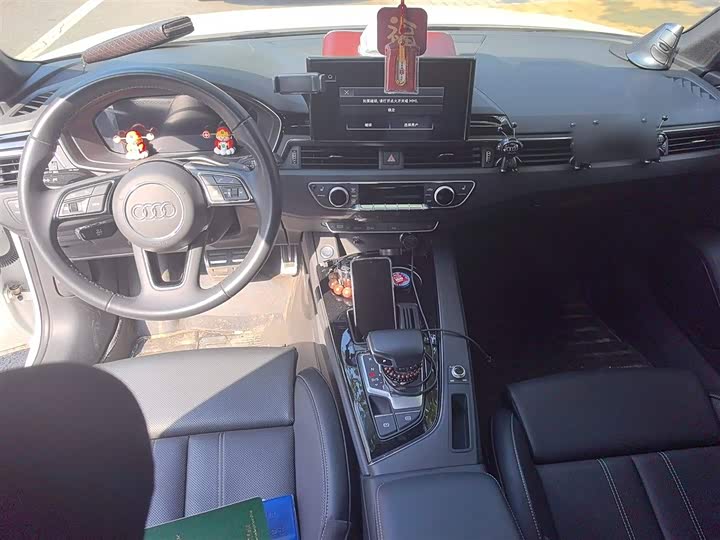 Фото 13 - Audi A4L