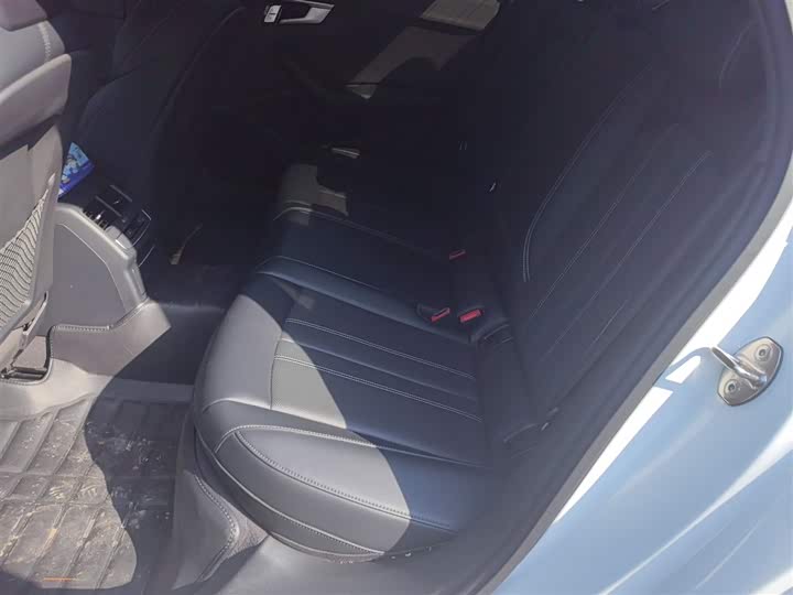 Фото 15 - Audi A4L