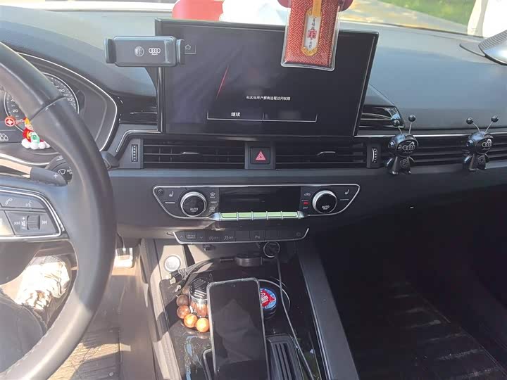 Фото 6 - Audi A4L