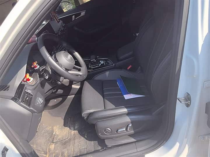 Фото 8 - Audi A4L