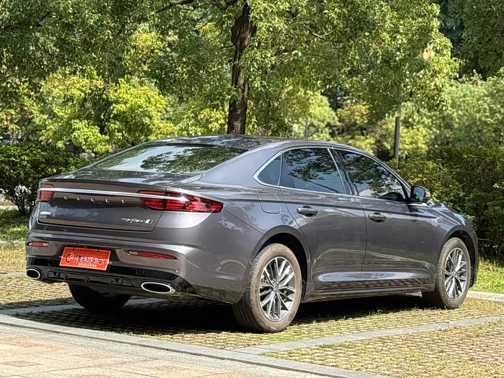 Фото 4 - Geely Preface