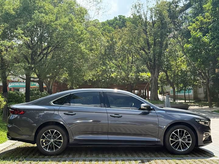 Фото 8 - Geely Preface