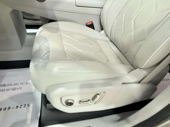 Фото 17 - Volvo EM90