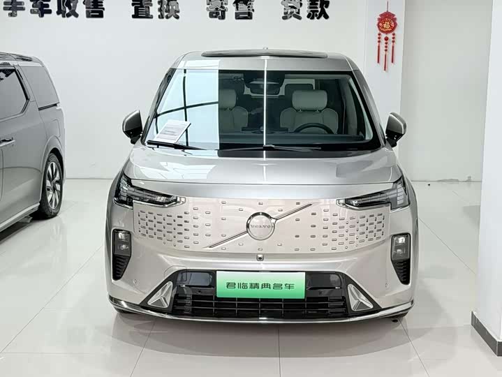 Фото 2 - Volvo EM90