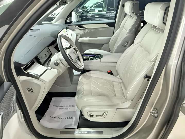 Фото 6 - Volvo EM90