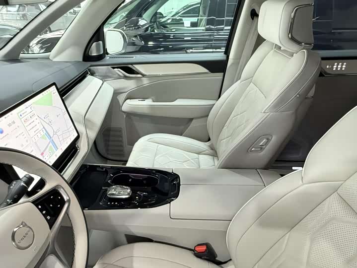 Фото 7 - Volvo EM90