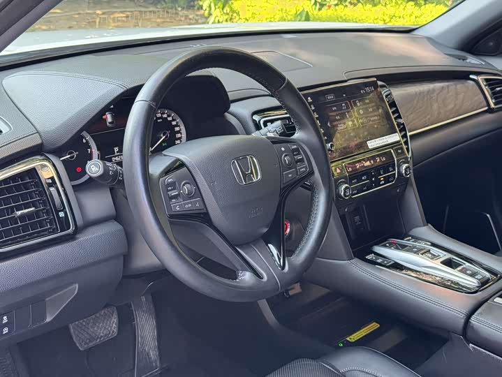 Фото 10 - Honda UR-V