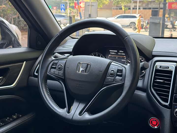 Фото 11 - Honda UR-V