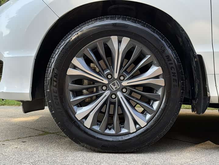 Фото 22 - Honda UR-V