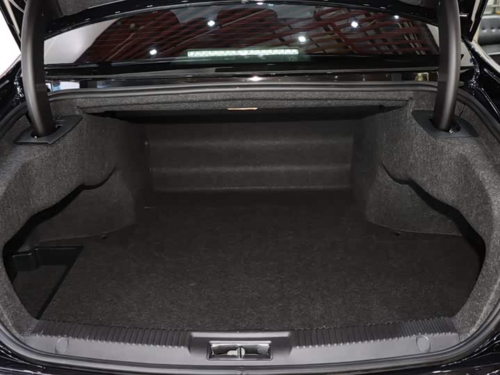 Фото 17 - Hongqi H7