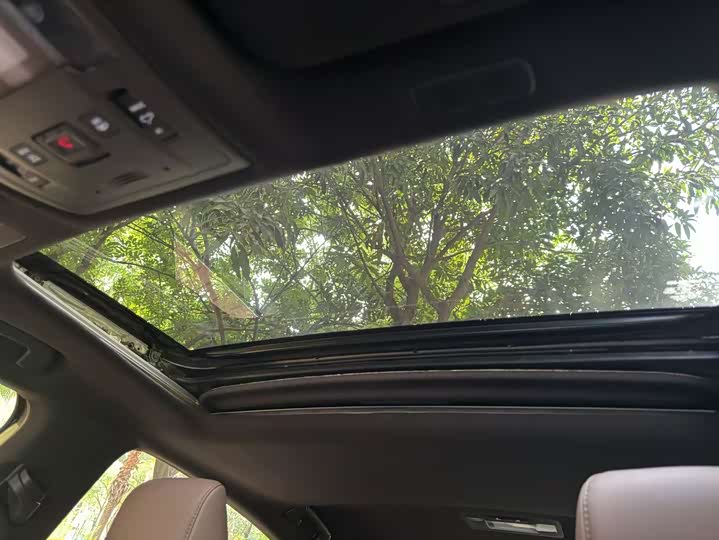 Фото 13 - Lexus ES