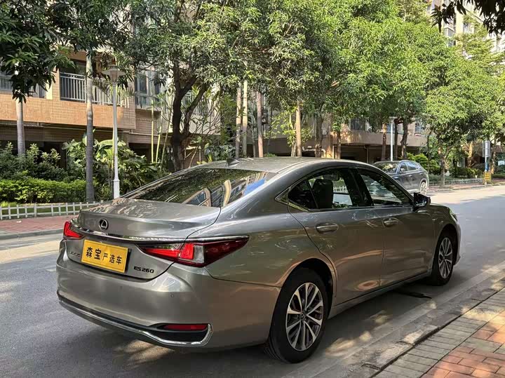 Фото 4 - Lexus ES