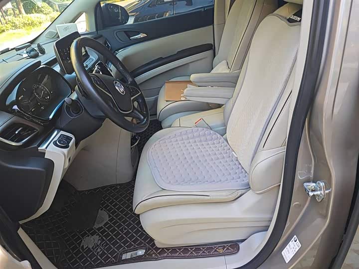 Фото 8 - Buick GL8 ES