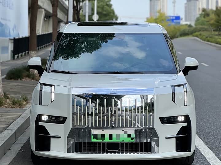 Фото 2 - Zeekr 009